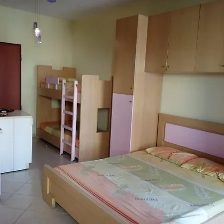 Apartamento Family With Balcony Golem (Tirana)